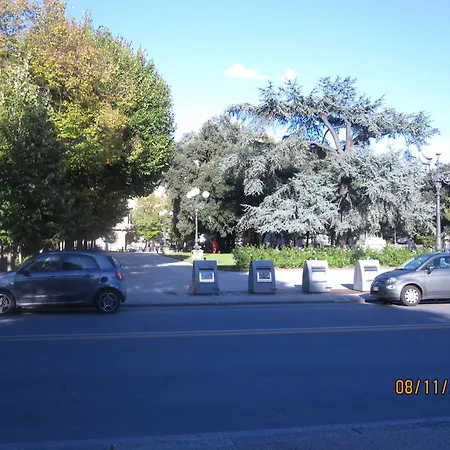 באזור Historical Center, בגודל 60 מר, עם 1 חדרי שינה ו- 2 חדרי רחצה פרטיים