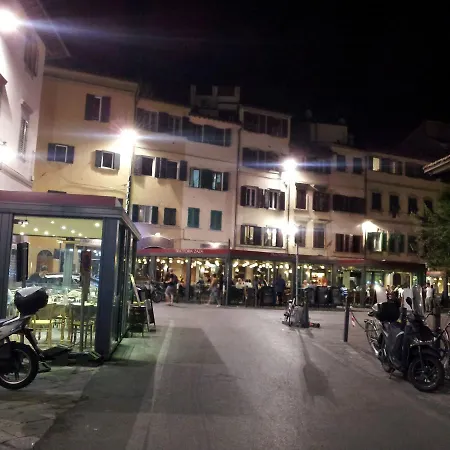 באזור Historical Center, בגודל 60 מר, עם 1 חדרי שינה ו- 2 חדרי רחצה פרטיים * פירנצה