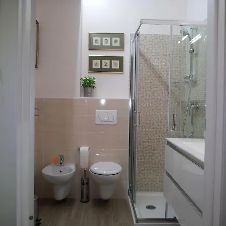 דירה באזור Historical Center, בגודל 60 מר, עם 1 חדרי שינה ו- 2 חדרי רחצה פרטיים *
